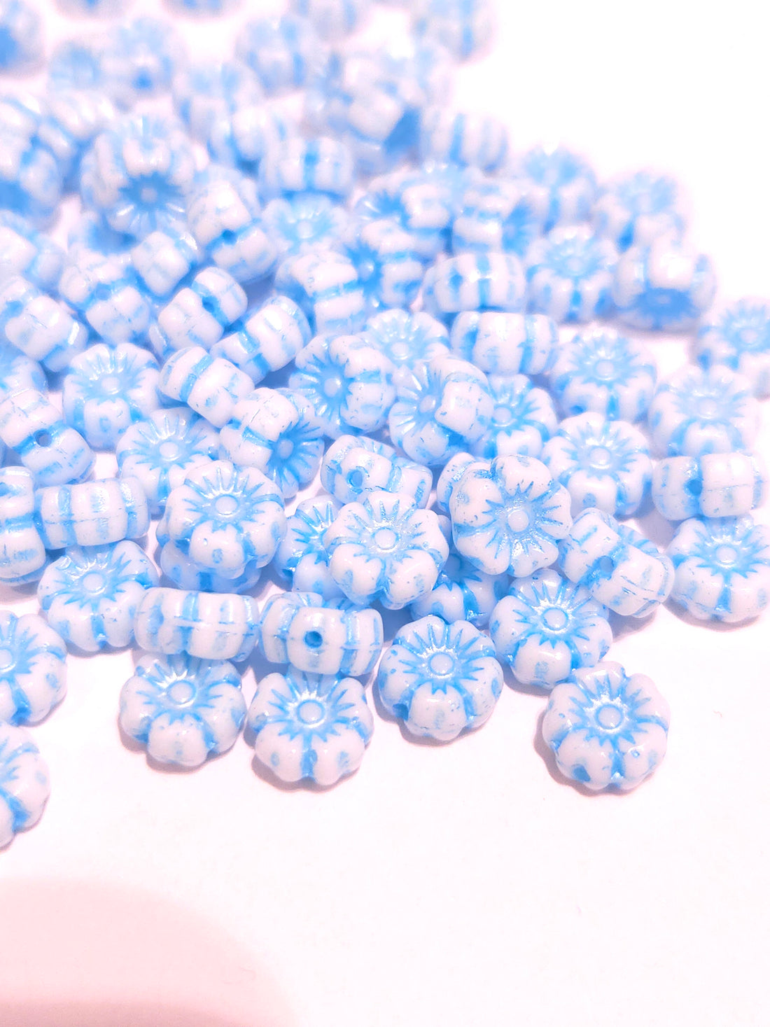 Tsjechische Bloemetjes 7mm &