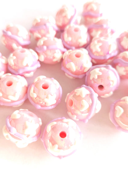 Jumbo Acryl kraal 18mm hand geschilderd roze met witte sterretjes