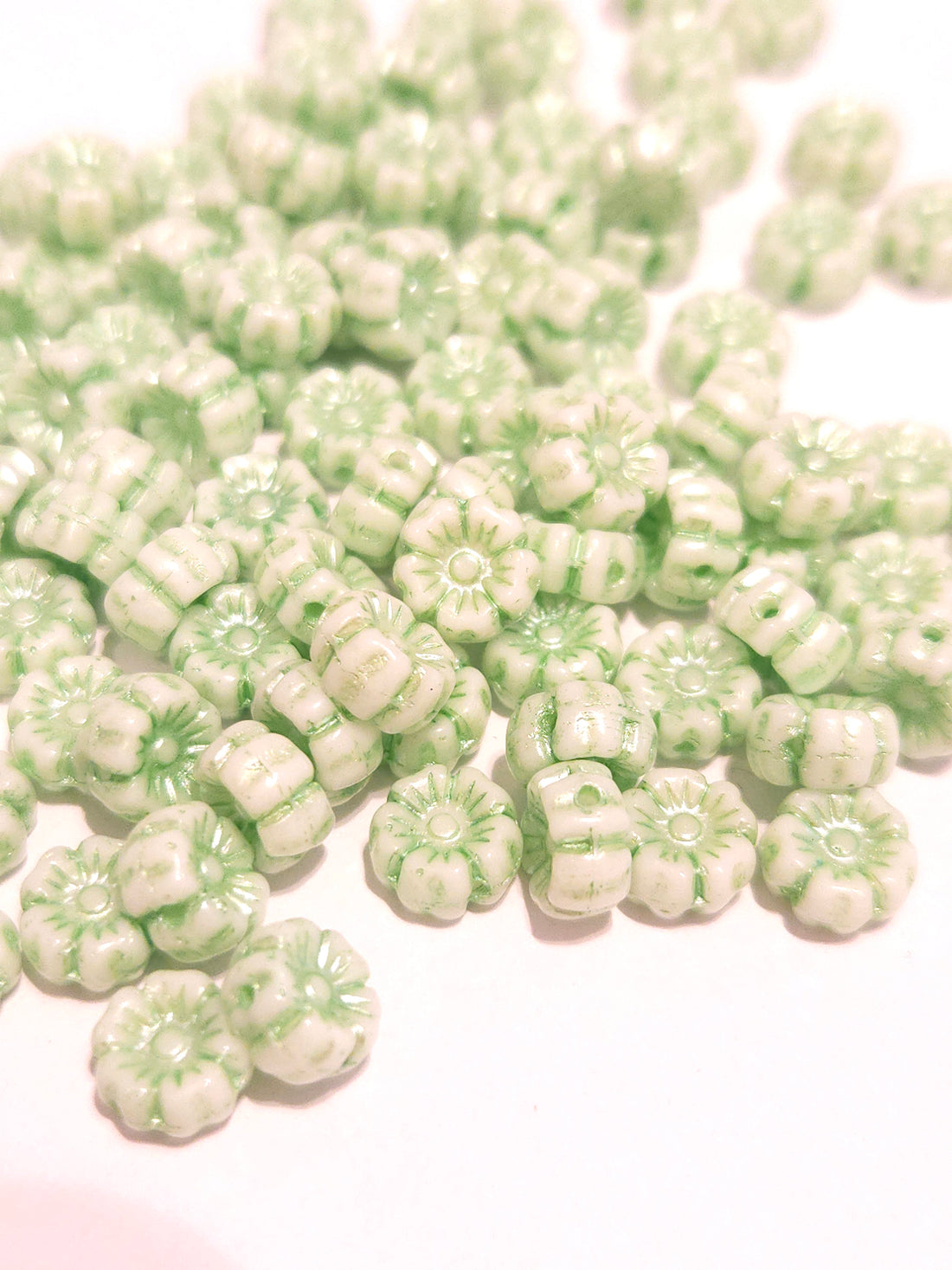 Tsjechische Bloemetjes 7mm &