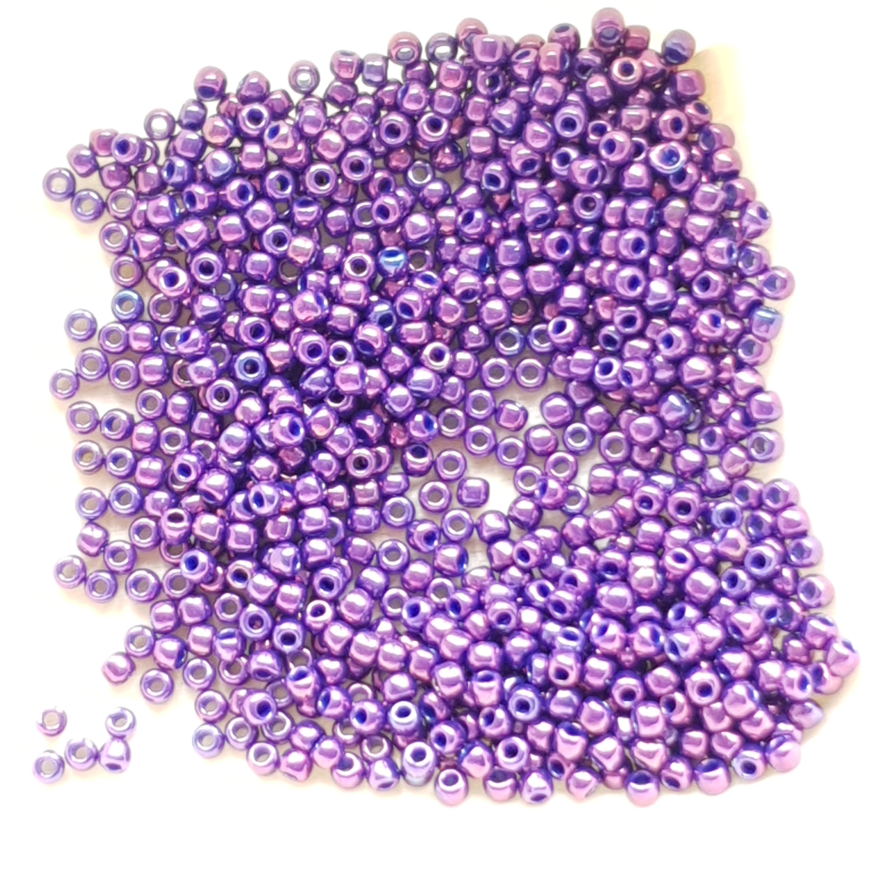 TR-11-461 : TOHO - Round 11/0 : Higher-Metallic Grape