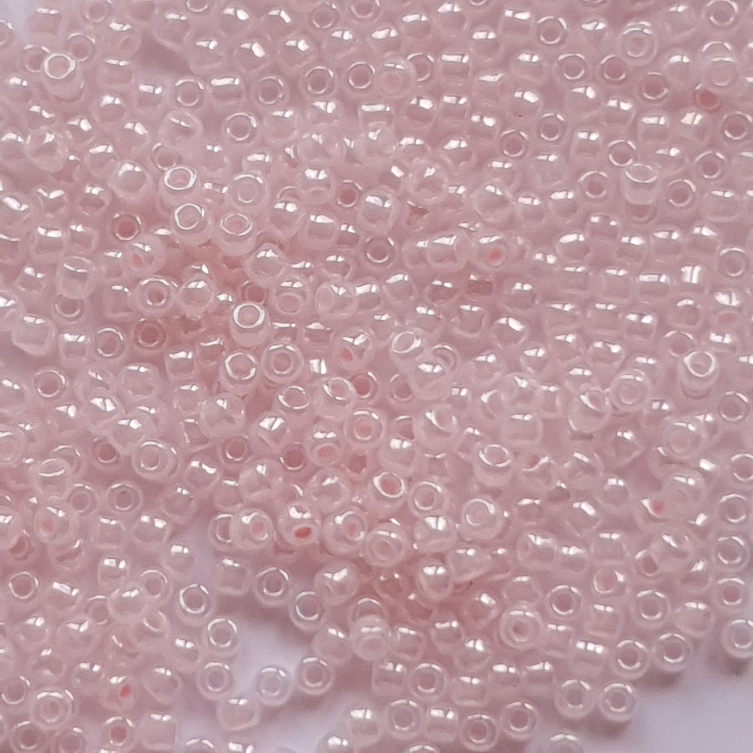 TR-11-145L : TOHO - Round 11/0 : Ceylon Soft Pink