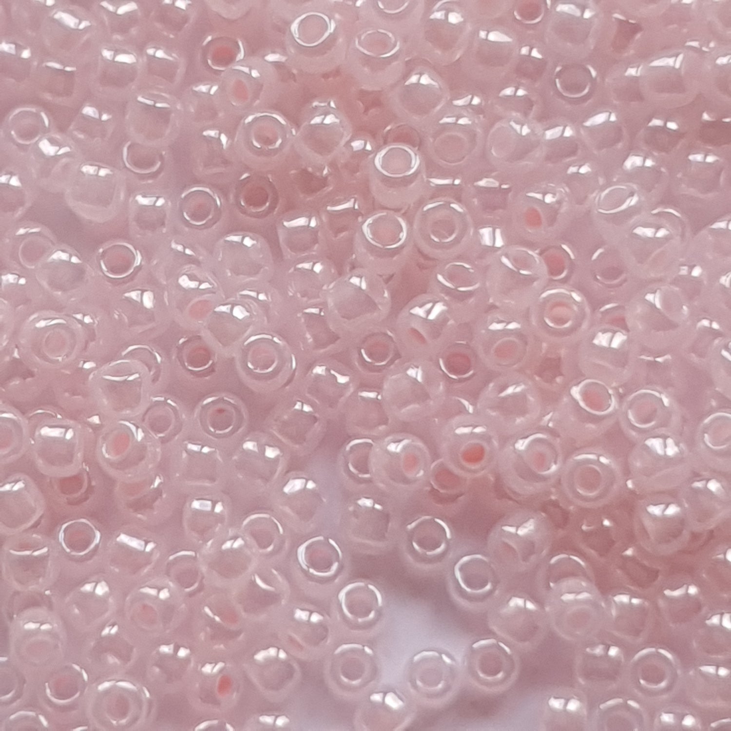 TR-11-145L : TOHO - Round 11/0 : Ceylon Soft Pink